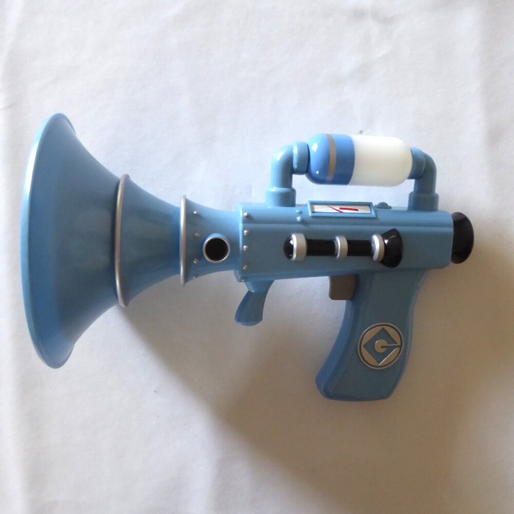 THINKWAY TOYS 9” DESPICABLE ME MINIONS FART BLASTER LIGHT & SOUND GUN (WORKING)